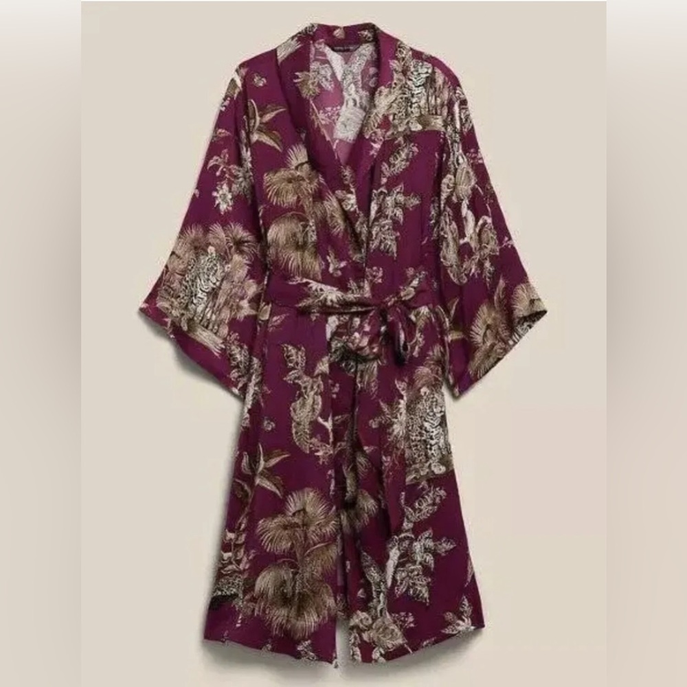 BANANA REPUBLIC medium / large Raspberry Printed Satin Robe